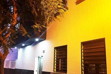 تختخواب و صبحانه Butik Almería Centro