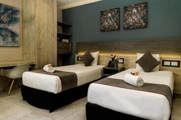 Attraction Hotel Deluxe