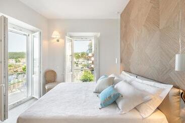 هتل Aquamadre Suites