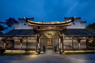 هتل Deefly Origin House