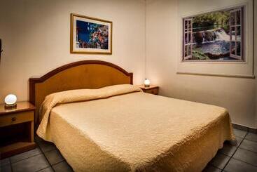 هتل Easyrooms Dell'angelo