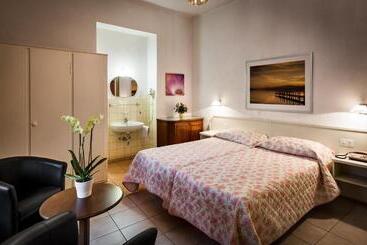هتل Easyrooms Dell'angelo