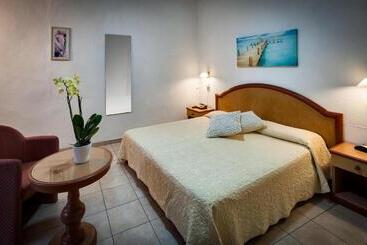 هتل Easyrooms Dell'angelo