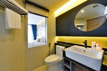 هتل Glow Sukhumvit 5