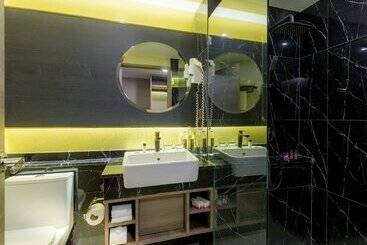 هتل Glow Sukhumvit 5