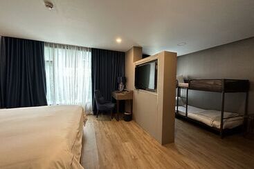 هتل Glow Sukhumvit 5