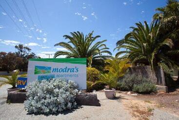 هتل Modra's Apartments
