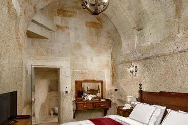 هتل Seraphim Cave Suites & Spa