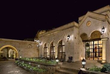 هتل Seraphim Cave Suites & Spa
