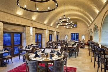 هتل Seraphim Cave Suites & Spa