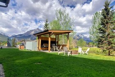 هتل Sunset Resorts Canmore And Spa