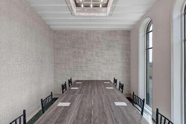 Tulsa Club Hotel, Curio Collection By Hilton