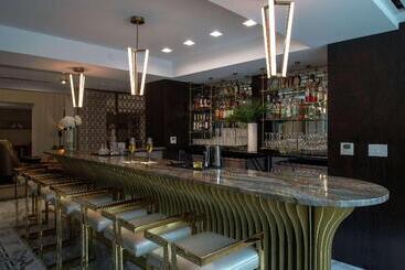 Tulsa Club Hotel, Curio Collection By Hilton