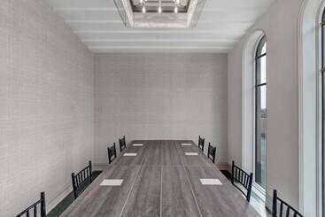 Tulsa Club Hotel, Curio Collection By Hilton