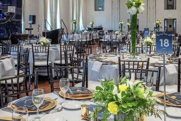 Tulsa Club Hotel, Curio Collection By Hilton