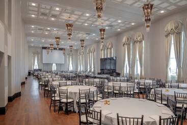 Tulsa Club Hotel, Curio Collection By Hilton