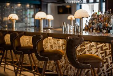Tulsa Club Hotel, Curio Collection By Hilton