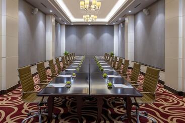 هتل Melia Vinpearl Cua Hoi Beach Resort