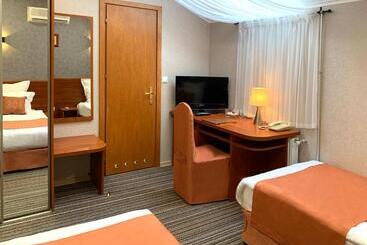 مسافرخانه Eney Budget Three Room Apartment