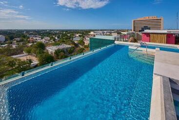 هتل City Express Plus By Marriott Merida