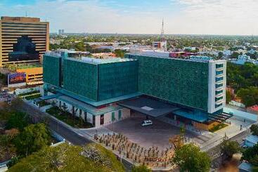 هتل City Express Plus By Marriott Merida