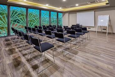 هتل City Express Plus By Marriott Merida