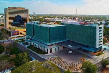 هتل City Express Plus By Marriott Merida