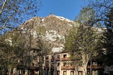ホテル Getaways At Olympic Village Inn