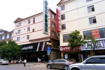 هتل Greentree Inn Yunnan Lijiang Qixing Street Express