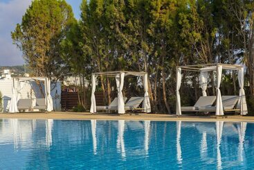 Leonardo Crystal Cove Hotel & Spa – Adults Only