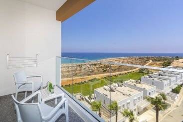 Leonardo Crystal Cove Hotel & Spa – Adults Only