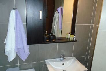 هتل Machi Rooms