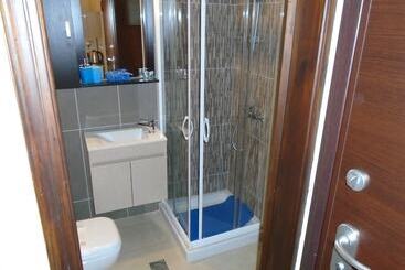 هتل Machi Rooms