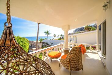 هتل Mar Del Cabo By Velas Resorts