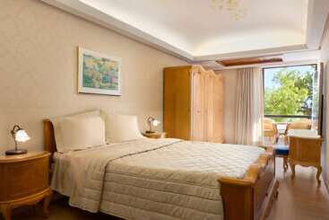 هتل Ramada Loutraki Poseidon Resort