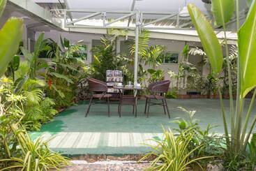 هتل Sky View Bed & Breakfast