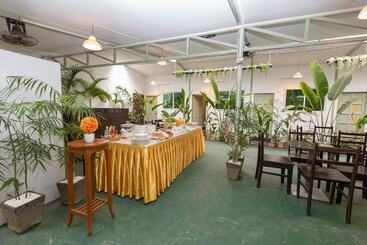 هتل Sky View Bed & Breakfast
