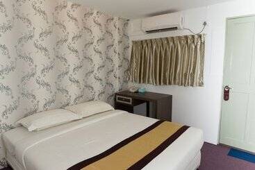 هتل Sky View Bed & Breakfast
