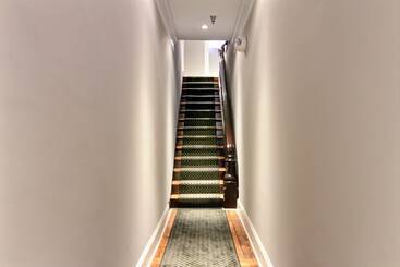 هتل The Suites At Bay