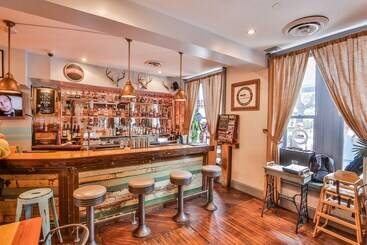 هتل The Suites At Bay