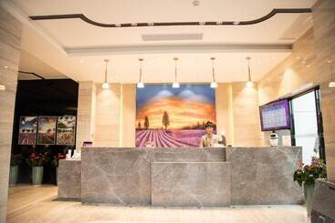 Lavande Hotels·shenzhen North Railway Station Bantian Metro Station