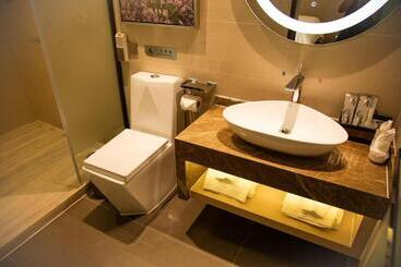 Lavande Hotels·shenzhen North Railway Station Bantian Metro Station