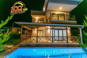 Paradise Town Villa Lisa