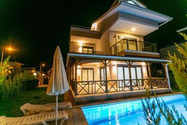 Paradise Town Villa Lisa