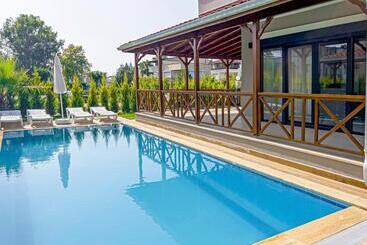 Paradise Town Villa Lisa