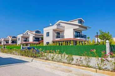 Paradise Town Villa Lisa