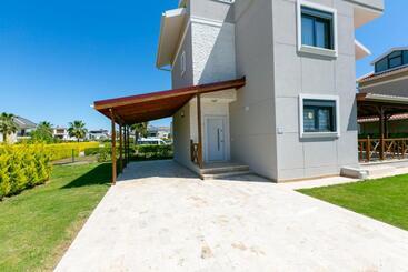 Paradise Town Villa Lisa