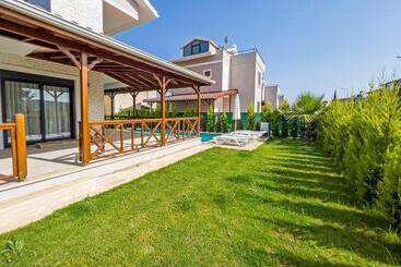 Paradise Town Villa Lisa