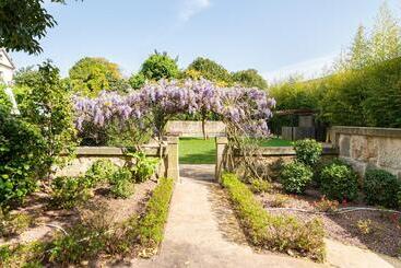 تختخواب و صبحانه Marquês Garden House By Olivia