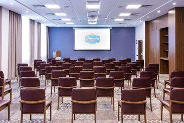 בית מלון כפרי Hampton By Hilton Brest